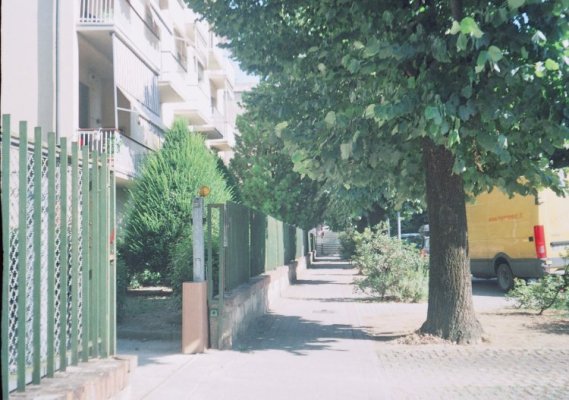 Marciapiede lato sinistro di via Piave